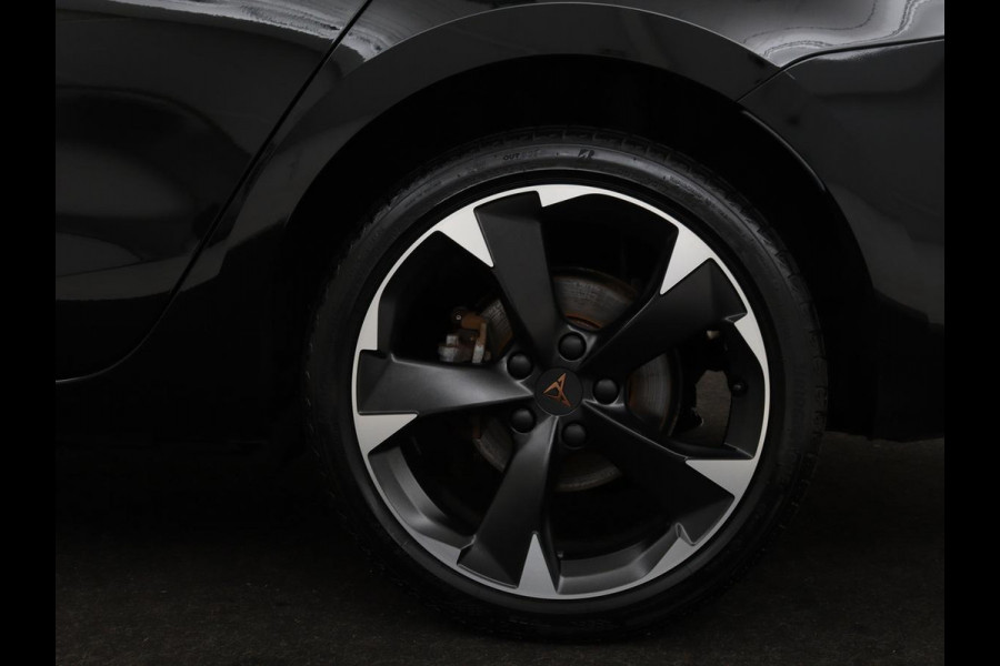CUPRA Leon 1.4 e-Hybrid | Carplay | Stuurverwarming | Navigatie | Sfeerverlichting | Full LED | Keyless | Sportstoelen | Parkeerhulp | PHEV