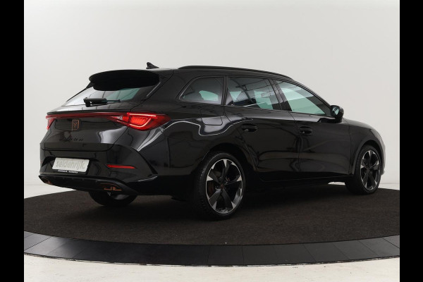 CUPRA Leon 1.4 e-Hybrid | Carplay | Stuurverwarming | Navigatie | Sfeerverlichting | Full LED | Keyless | Sportstoelen | Parkeerhulp | PHEV