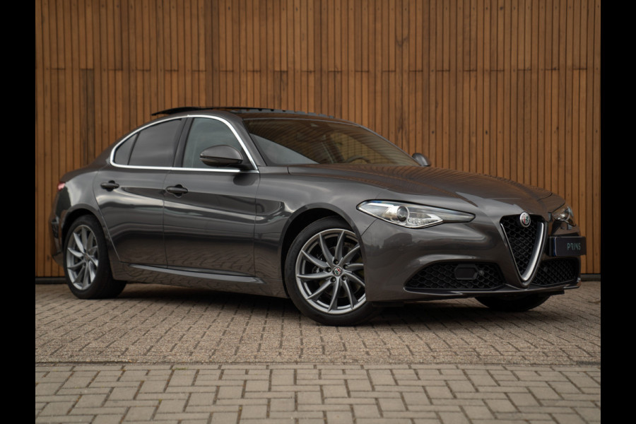 Alfa Romeo Giulia 2.0T Super | Pano-dak | Leder | CarPlay | Veloce bumper | Camera