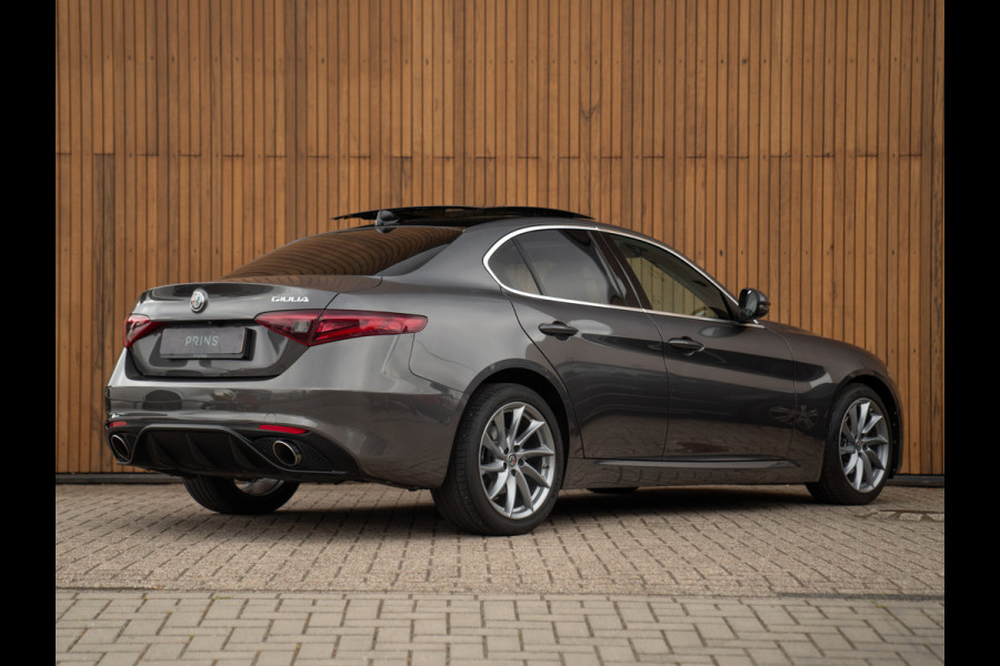 Alfa Romeo Giulia 2.0T Super | Pano-dak | Leder | CarPlay | Veloce bumper | Camera