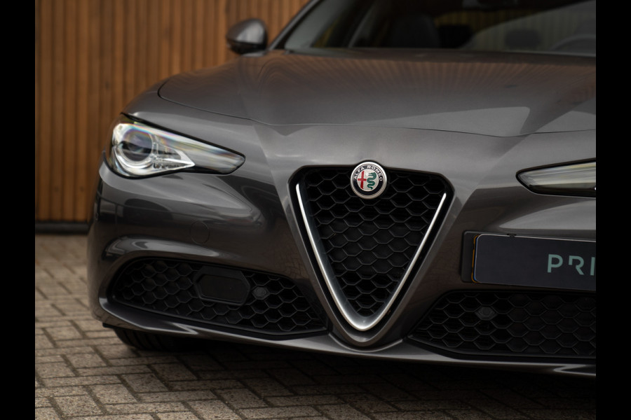 Alfa Romeo Giulia 2.0T Super | Pano-dak | Leder | CarPlay | Veloce bumper | Camera