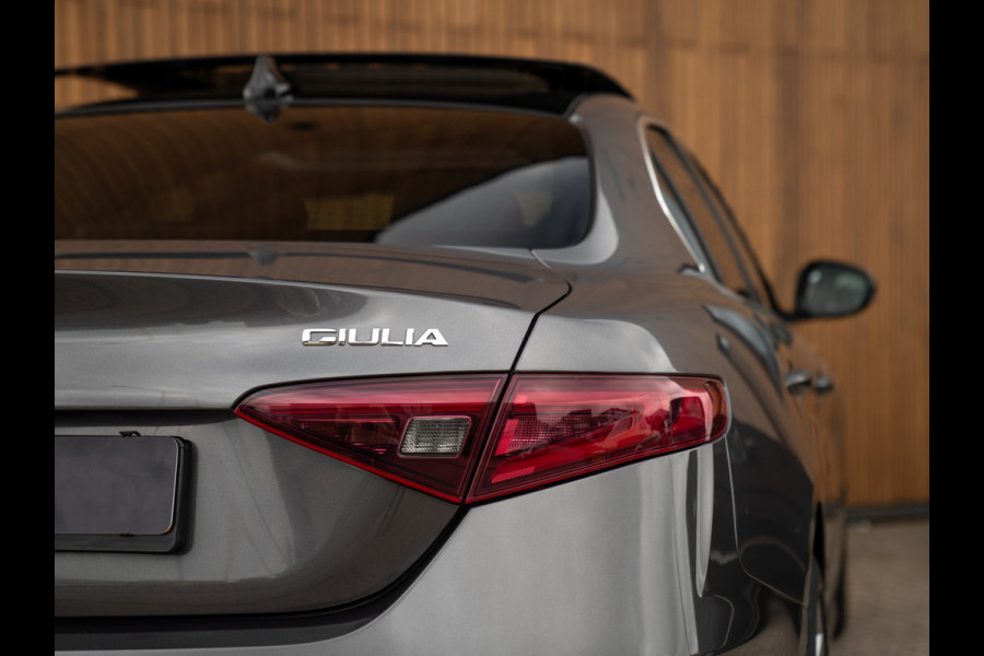 Alfa Romeo Giulia 2.0T Super | Pano-dak | Leder | CarPlay | Veloce bumper | Camera