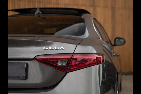Alfa Romeo Giulia 2.0T Super | Pano-dak | Leder | CarPlay | Veloce bumper | Camera
