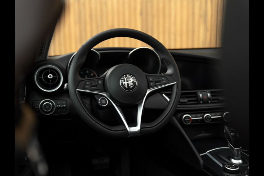 Alfa Romeo Giulia 2.0T Super | Pano-dak | Leder | CarPlay | Veloce bumper | Camera