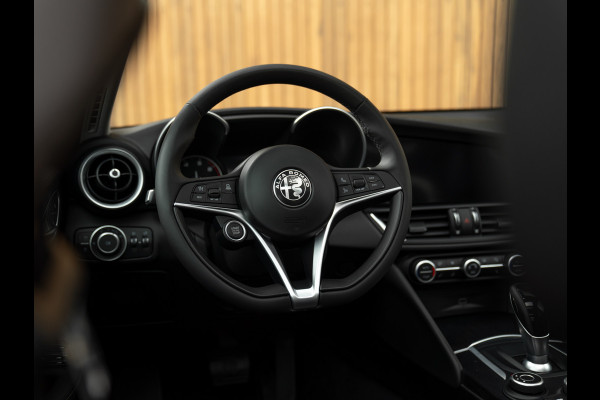 Alfa Romeo Giulia 2.0T Super | Pano-dak | Leder | CarPlay | Veloce bumper | Camera