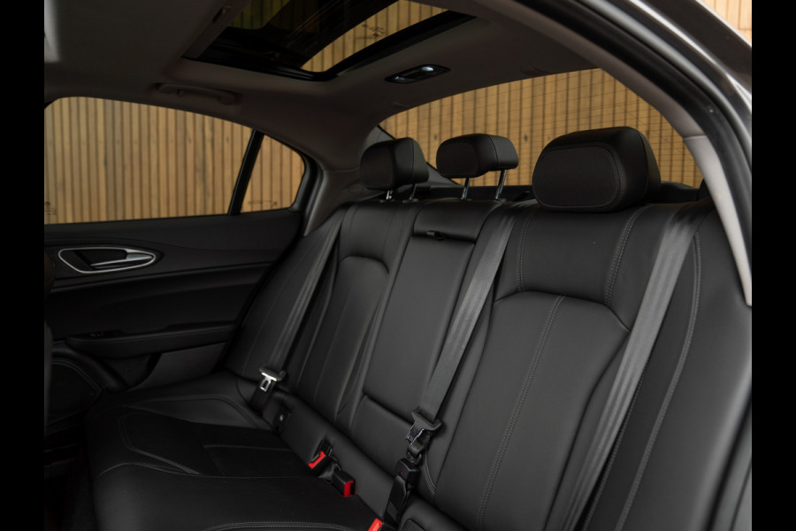 Alfa Romeo Giulia 2.0T Super | Pano-dak | Leder | CarPlay | Veloce bumper | Camera