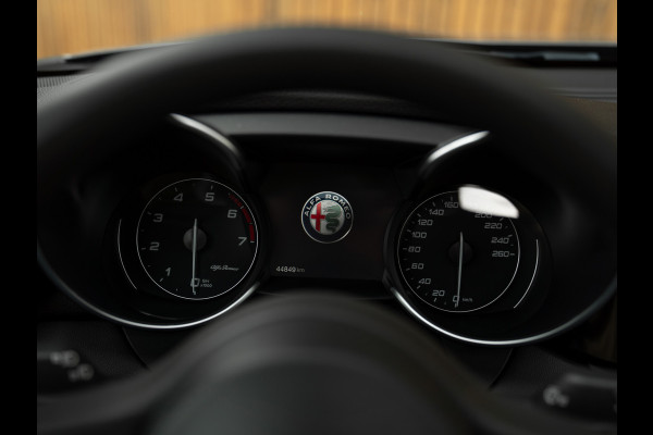 Alfa Romeo Giulia 2.0T Super | Pano-dak | Leder | CarPlay | Veloce bumper | Camera