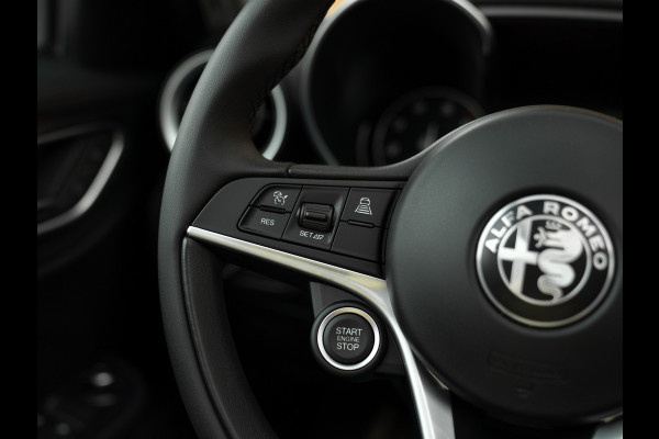 Alfa Romeo Giulia 2.0T Super | Pano-dak | Leder | CarPlay | Veloce bumper | Camera