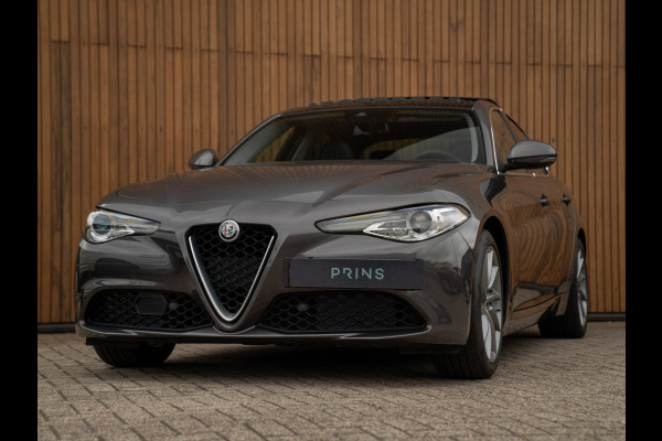 Alfa Romeo Giulia 2.0T Super | Pano-dak | Leder | CarPlay | Veloce bumper | Camera