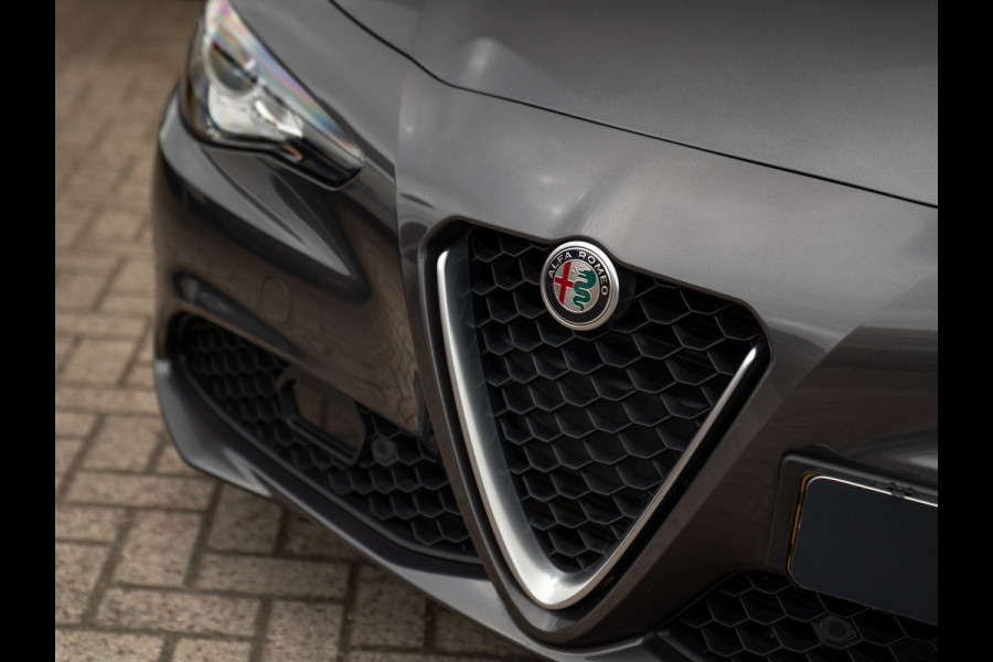 Alfa Romeo Giulia 2.0T Super | Pano-dak | Leder | CarPlay | Veloce bumper | Camera