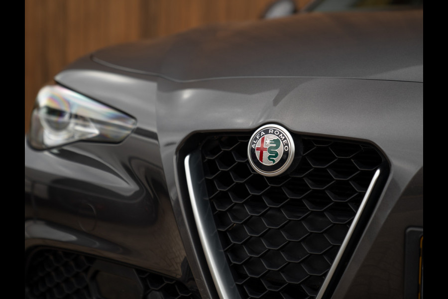 Alfa Romeo Giulia 2.0T Super | Pano-dak | Leder | CarPlay | Veloce bumper | Camera