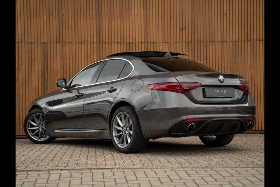 Alfa Romeo Giulia 2.0T Super | Pano-dak | Leder | CarPlay | Veloce bumper | Camera