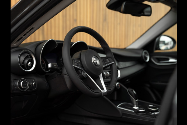 Alfa Romeo Giulia 2.0T Super | Pano-dak | Leder | CarPlay | Veloce bumper | Camera