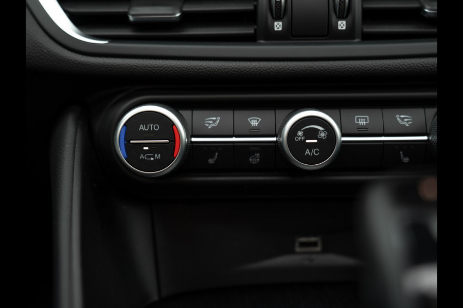 Alfa Romeo Giulia 2.0T Super | Pano-dak | Leder | CarPlay | Veloce bumper | Camera