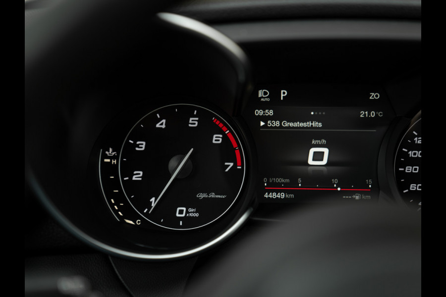 Alfa Romeo Giulia 2.0T Super | Pano-dak | Leder | CarPlay | Veloce bumper | Camera