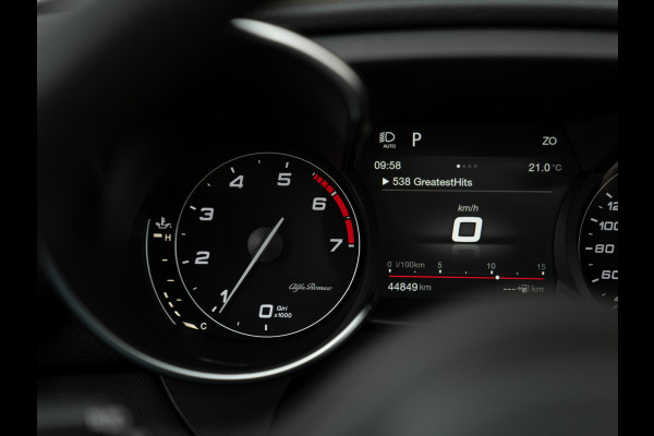 Alfa Romeo Giulia 2.0T Super | Pano-dak | Leder | CarPlay | Veloce bumper | Camera