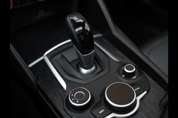 Alfa Romeo Giulia 2.0T Super | Pano-dak | Leder | CarPlay | Veloce bumper | Camera