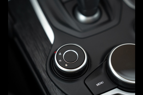 Alfa Romeo Giulia 2.0T Super | Pano-dak | Leder | CarPlay | Veloce bumper | Camera