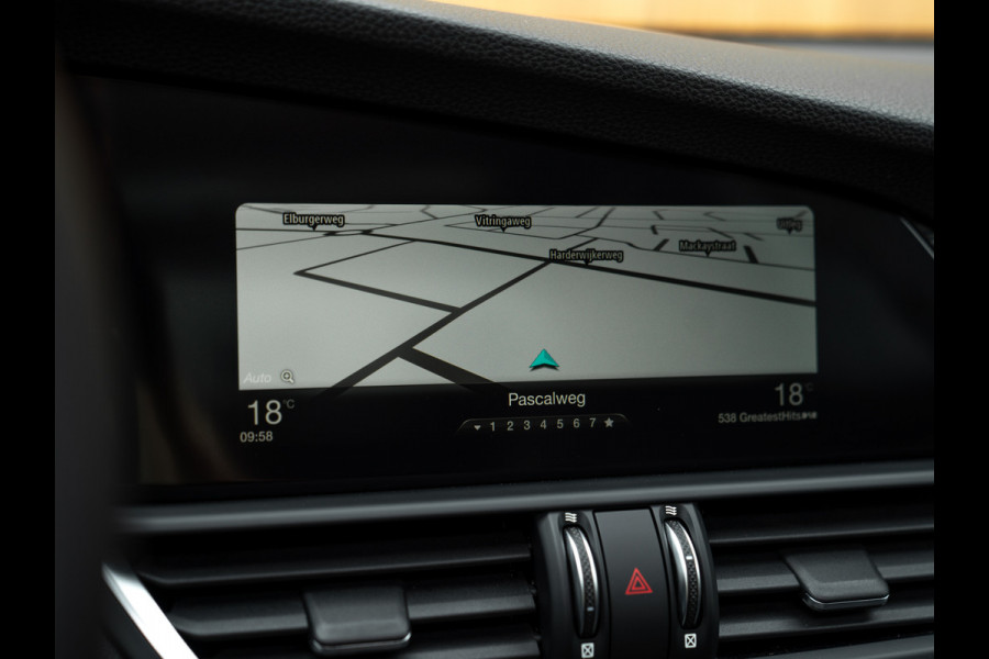 Alfa Romeo Giulia 2.0T Super | Pano-dak | Leder | CarPlay | Veloce bumper | Camera