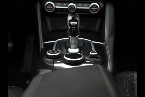 Alfa Romeo Giulia 2.0T Super | Pano-dak | Leder | CarPlay | Veloce bumper | Camera