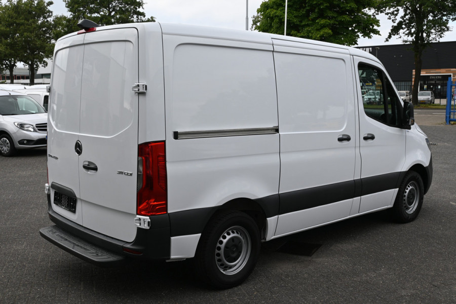 Mercedes-Benz Sprinter 311 CDI L1H1 RWD MBUX met camera, Apple Carplay/Android Auto, Standkachel