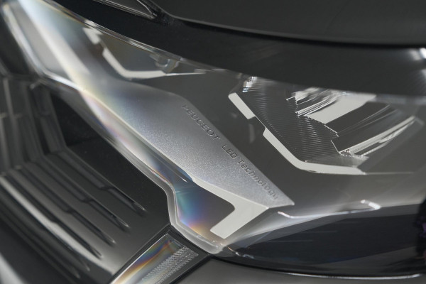 Peugeot 5008 PureTech 130 EAT8 Active Pack | 7 Zitplaatsen | Camera | Navigatie | Apple Carplay | Parkeersensoren