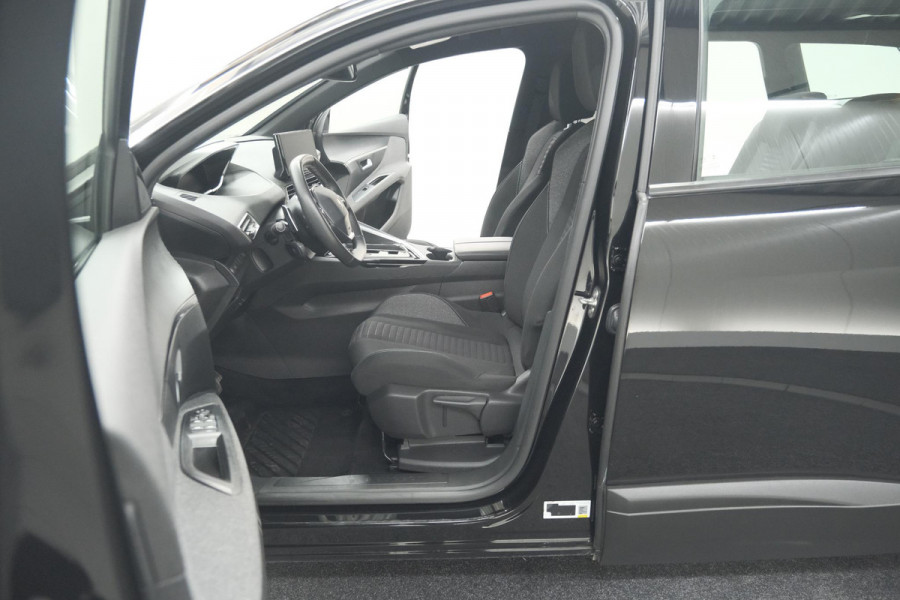 Peugeot 5008 PureTech 130 EAT8 Active Pack | 7 Zitplaatsen | Camera | Navigatie | Apple Carplay | Parkeersensoren