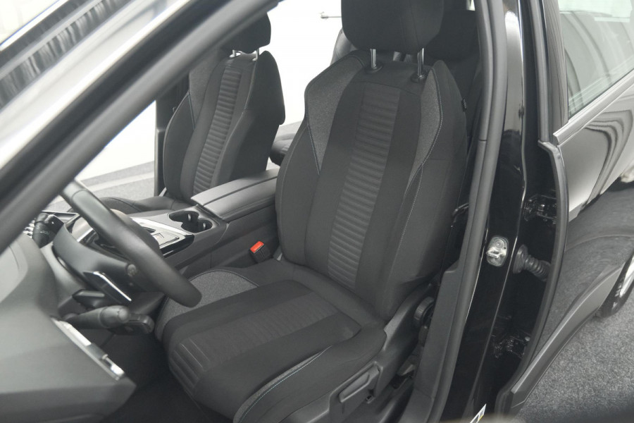 Peugeot 5008 PureTech 130 EAT8 Active Pack | 7 Zitplaatsen | Camera | Navigatie | Apple Carplay | Parkeersensoren