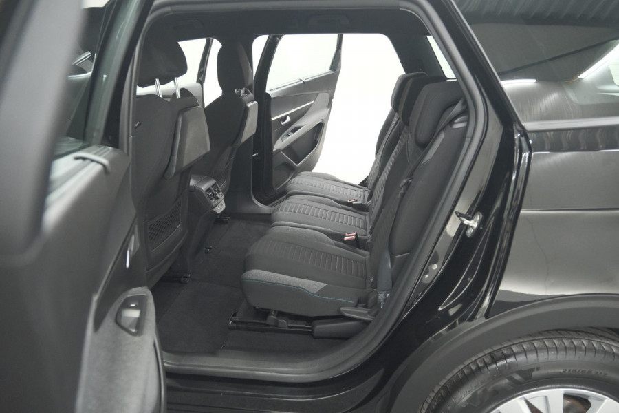 Peugeot 5008 PureTech 130 EAT8 Active Pack | 7 Zitplaatsen | Camera | Navigatie | Apple Carplay | Parkeersensoren