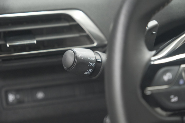 Peugeot 5008 PureTech 130 EAT8 Active Pack | 7 Zitplaatsen | Camera | Navigatie | Apple Carplay | Parkeersensoren