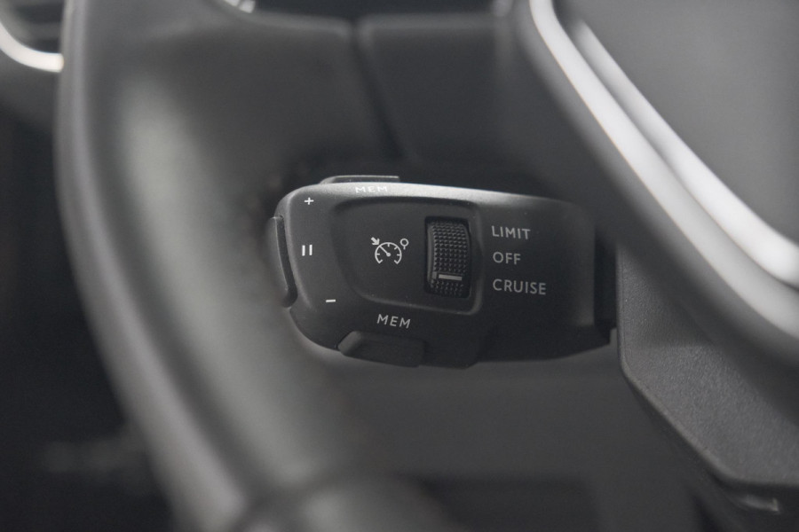 Peugeot 5008 PureTech 130 EAT8 Active Pack | 7 Zitplaatsen | Camera | Navigatie | Apple Carplay | Parkeersensoren