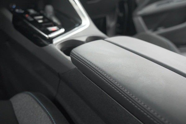 Peugeot 5008 PureTech 130 EAT8 Active Pack | 7 Zitplaatsen | Camera | Navigatie | Apple Carplay | Parkeersensoren