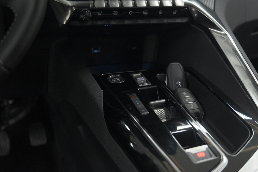 Peugeot 5008 PureTech 130 EAT8 Active Pack | 7 Zitplaatsen | Camera | Navigatie | Apple Carplay | Parkeersensoren