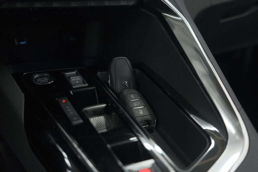 Peugeot 5008 PureTech 130 EAT8 Active Pack | 7 Zitplaatsen | Camera | Navigatie | Apple Carplay | Parkeersensoren