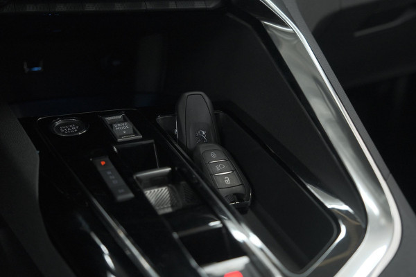 Peugeot 5008 PureTech 130 EAT8 Active Pack | 7 Zitplaatsen | Camera | Navigatie | Apple Carplay | Parkeersensoren