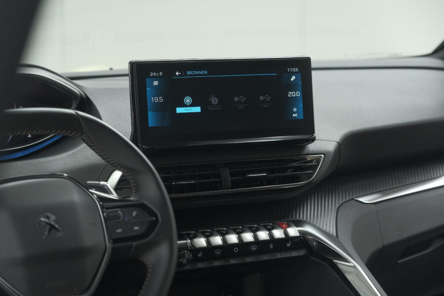 Peugeot 5008 PureTech 130 EAT8 Active Pack | 7 Zitplaatsen | Camera | Navigatie | Apple Carplay | Parkeersensoren