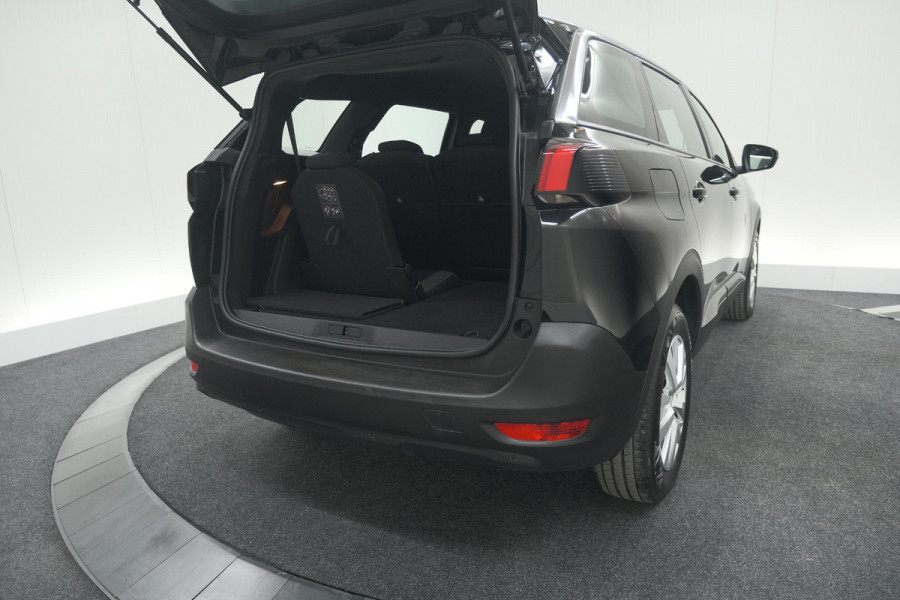 Peugeot 5008 PureTech 130 EAT8 Active Pack | 7 Zitplaatsen | Camera | Navigatie | Apple Carplay | Parkeersensoren