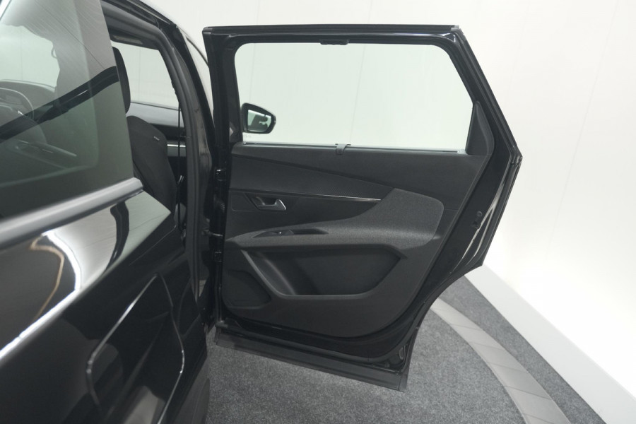 Peugeot 5008 PureTech 130 EAT8 Active Pack | 7 Zitplaatsen | Camera | Navigatie | Apple Carplay | Parkeersensoren