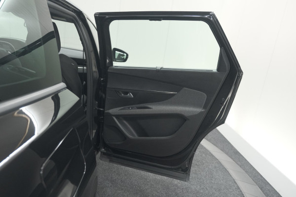 Peugeot 5008 PureTech 130 EAT8 Active Pack | 7 Zitplaatsen | Camera | Navigatie | Apple Carplay | Parkeersensoren