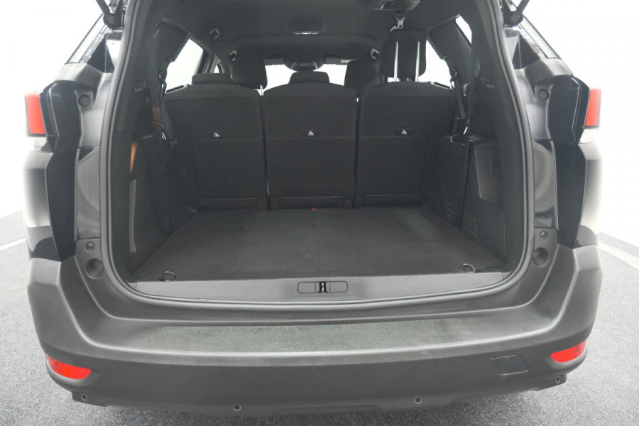 Peugeot 5008 PureTech 130 EAT8 Active Pack | 7 Zitplaatsen | Camera | Navigatie | Apple Carplay | Parkeersensoren