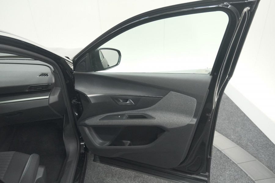 Peugeot 5008 PureTech 130 EAT8 Active Pack | 7 Zitplaatsen | Camera | Navigatie | Apple Carplay | Parkeersensoren