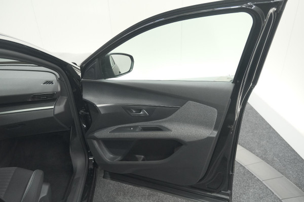 Peugeot 5008 PureTech 130 EAT8 Active Pack | 7 Zitplaatsen | Camera | Navigatie | Apple Carplay | Parkeersensoren