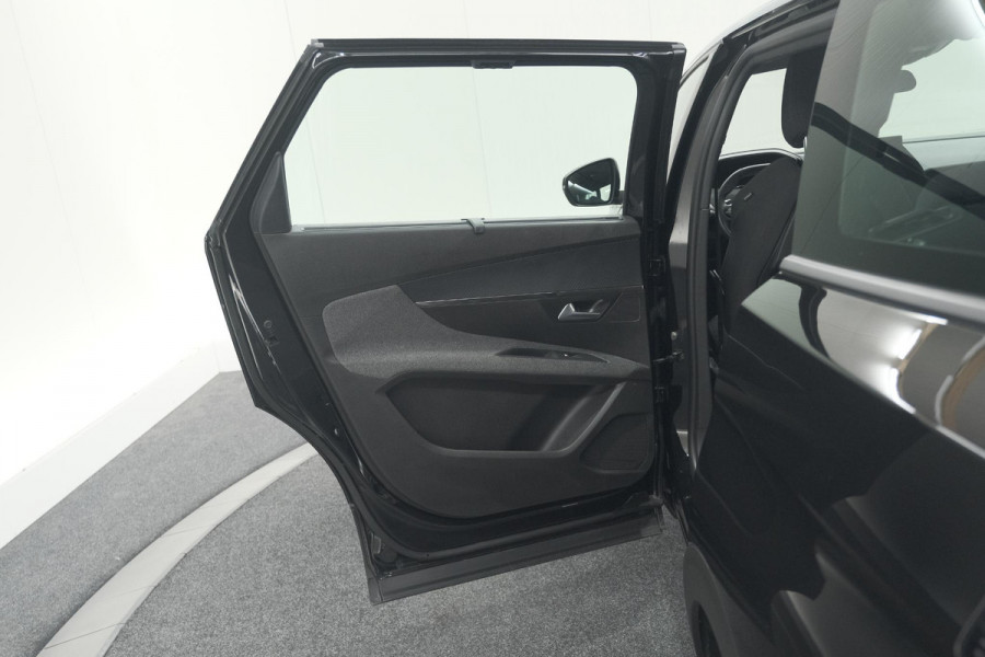 Peugeot 5008 PureTech 130 EAT8 Active Pack | 7 Zitplaatsen | Camera | Navigatie | Apple Carplay | Parkeersensoren