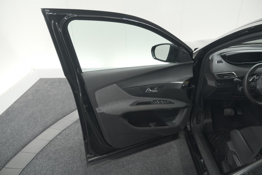 Peugeot 5008 PureTech 130 EAT8 Active Pack | 7 Zitplaatsen | Camera | Navigatie | Apple Carplay | Parkeersensoren