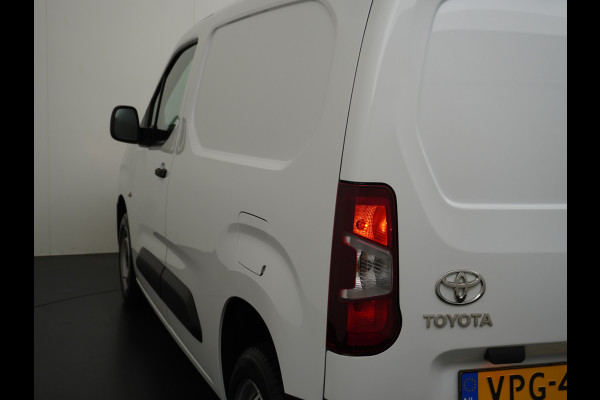Toyota PROACE CITY D102pk D-4D Navi Apple/Android ECC Pdc Bluetooth CruiseControl Elek.Ramen Airco Schuifdeur Rechts Usb Mistlampen Regensensor Aut.Verlichting Elek.inkl.spiegels Live 1.500kg Trekvermogen Origineel Nederlandse auto EURO 6