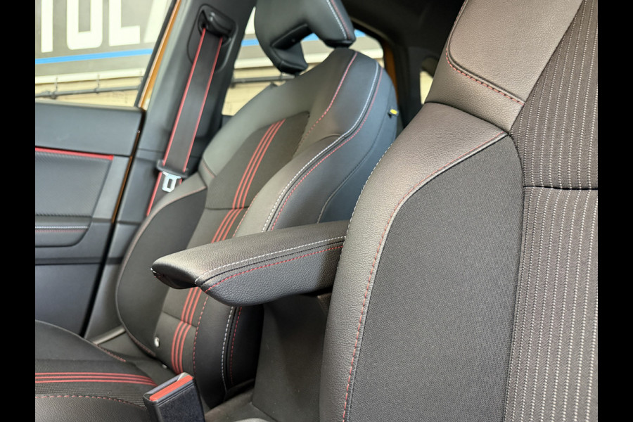 Renault Captur 1.3 mild hybrid 160 R.S. Line | Groot Navi| 18 inch | Clima | Camera | Stoelverwarming | 100% Dealer onderhouden!