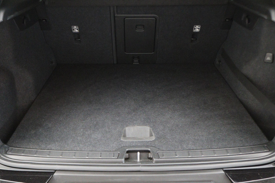 Volvo XC40 1.5 T3 Momentum Pro Camera, Apple Carplay, LED, Cruise, PDC
