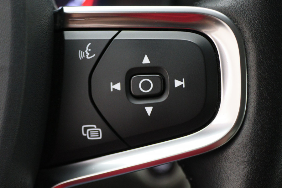 Volvo XC40 1.5 T3 Momentum Pro Camera, Apple Carplay, LED, Cruise, PDC