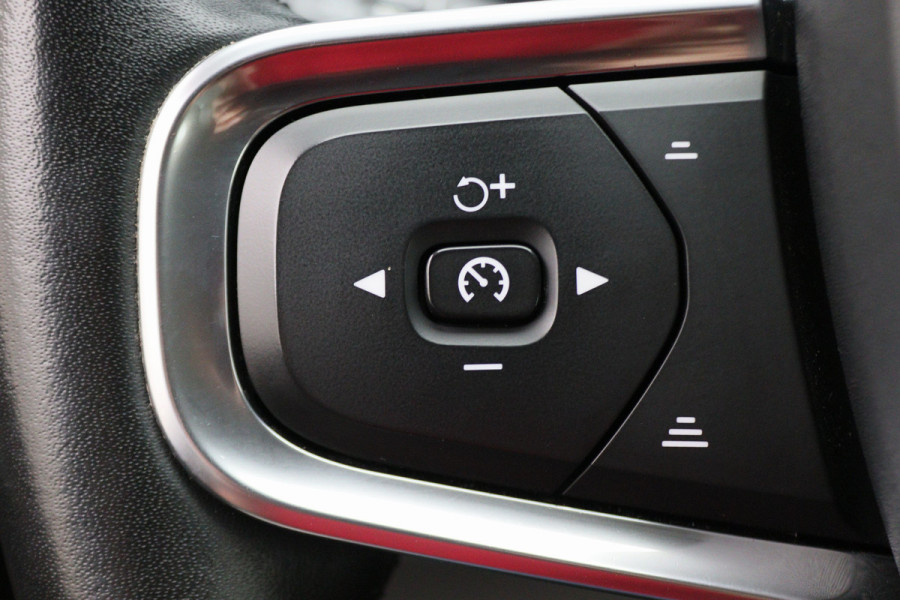 Volvo XC40 1.5 T3 Momentum Pro Camera, Apple Carplay, LED, Cruise, PDC