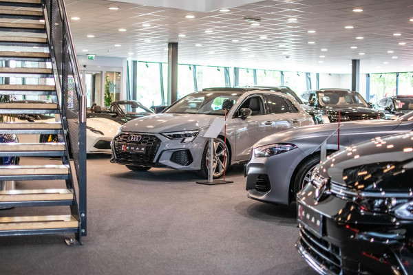 Mercedes-Benz E-Klasse Coupé E200 Premium |Pano|AMG|Burmester|HUD|Carplay|Camera|Trekhaak|